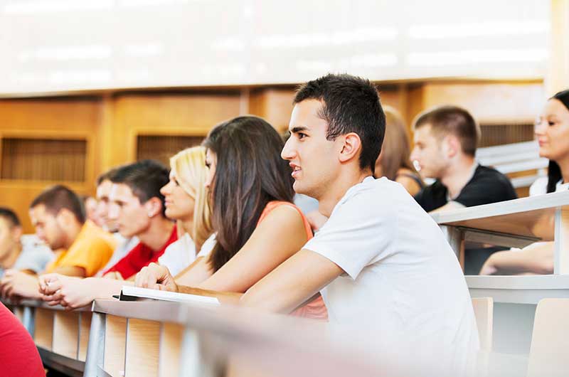 &Eacute;TUDIANTS